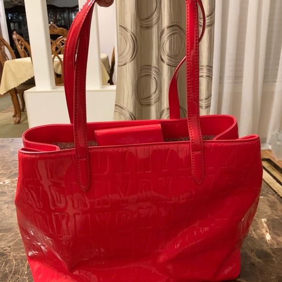 Dkny Embossed Patent Street Logo Tote Red - Picture 2 of 9